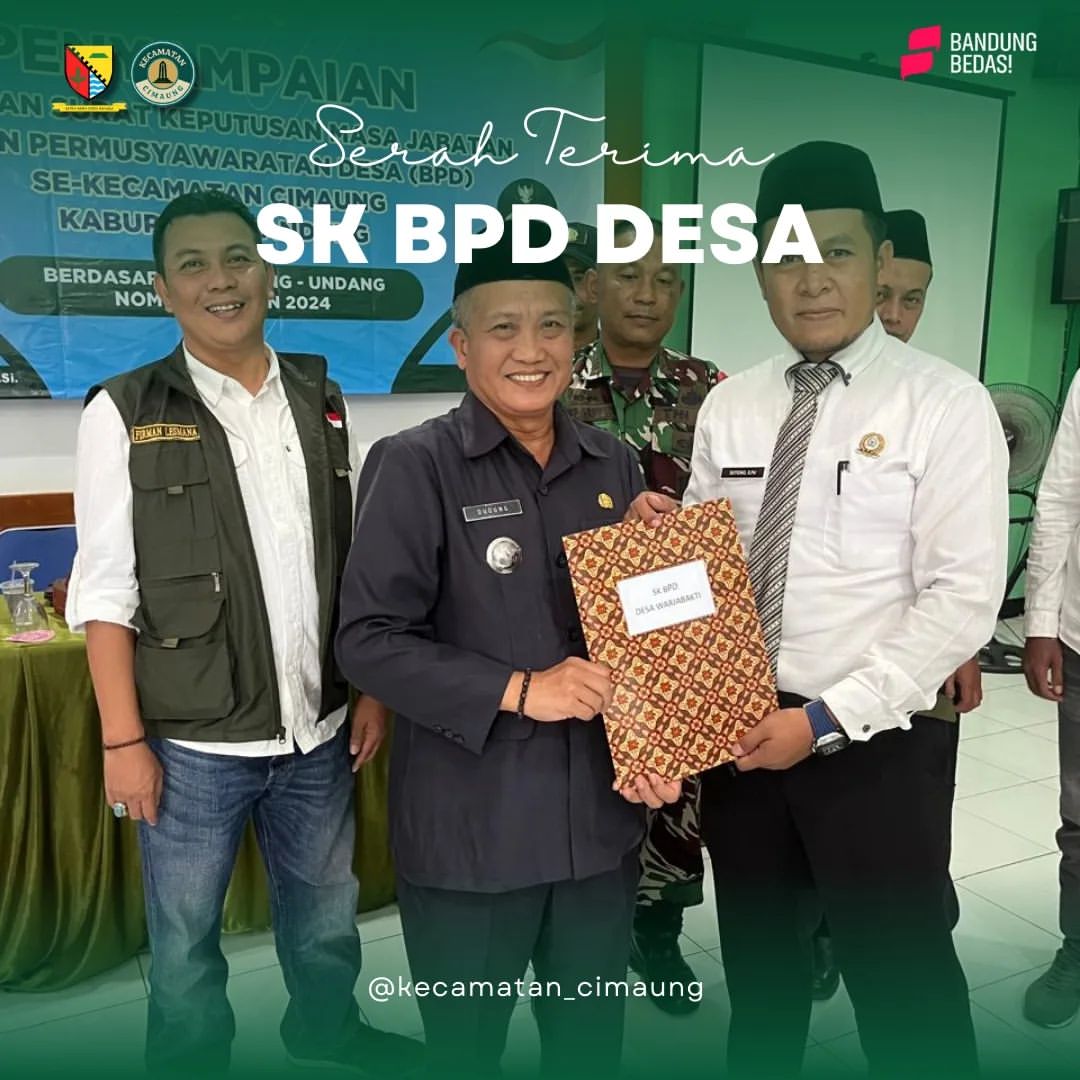 serah-terima-sk-bpd-di-acara-penyampaian-keputusan-masa-jabatan-bpd-se-kecamatan-cimaung